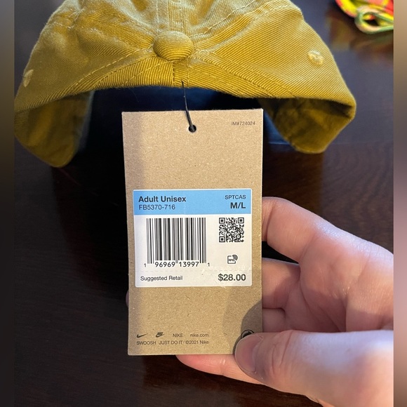 Nike Unisex Gold Just Do It Embroidered Hat - Picture 2 of 3